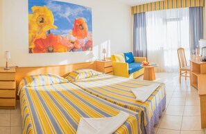 In-room safe, desk, free cribs/infant beds, free WiFi - Hotel Lebed (Varna)