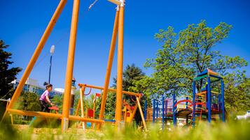 Área de juegos infantiles al aire libre