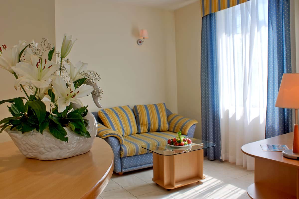 Perhehuone | Tallelokero huoneessa, työpöytä, ilmaiset vauvansängyt, ilmainen Wi-Fi