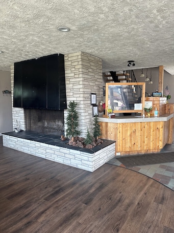 Lobby. Lake Erie Lodge