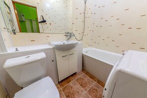 開放式客房 | 浴室 | 浴缸、吹風機、拖鞋、毛巾