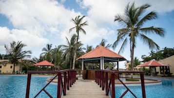 Bar en bord de piscine