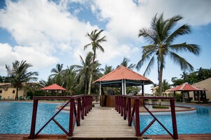 Bar junto a la piscina