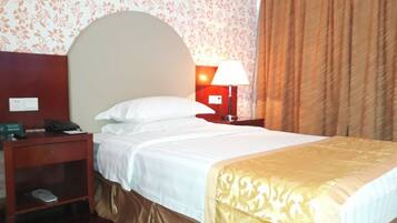 Single Room | 1 bedroom, down comforters, pillowtop beds, in-room safe