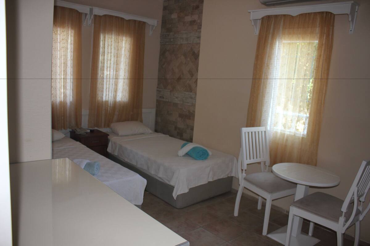 Standard Twin Room, Smoking