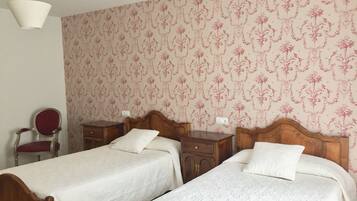 Double or Twin Room | In-room safe, desk, blackout drapes, soundproofing