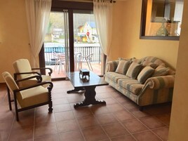 Una televisión de pantalla plana