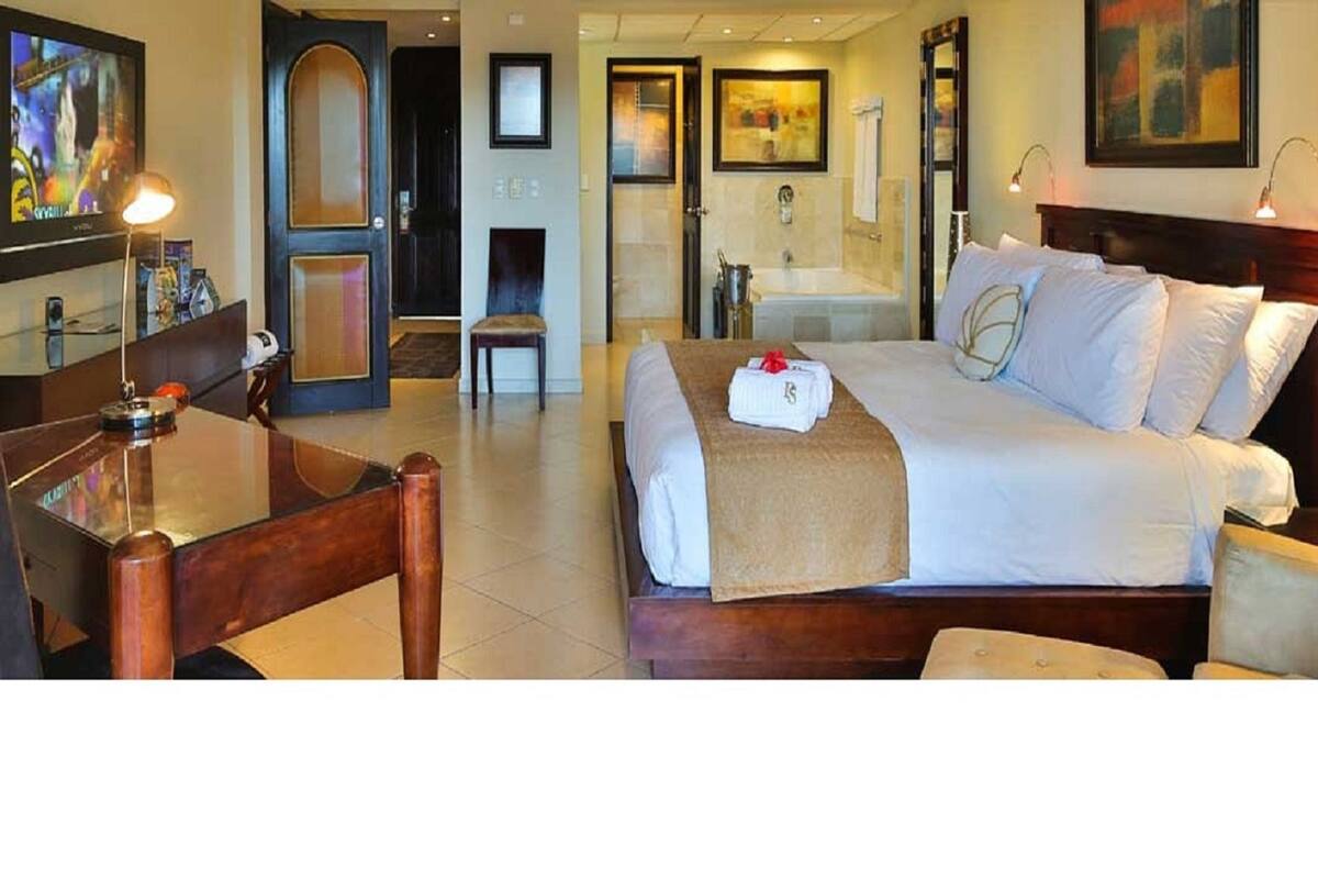 1 bedroom, premium bedding, minibar, in-room safe