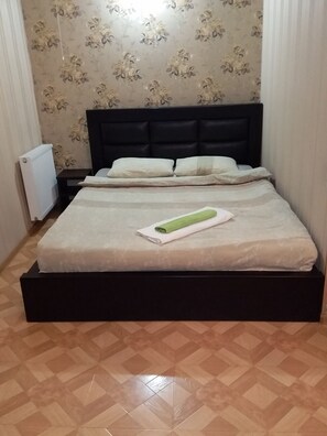 Chambre Familiale, 3 chambres, balcon, vue ville | Literie de qualité supérieure, minibar, coffres-forts dans les chambres