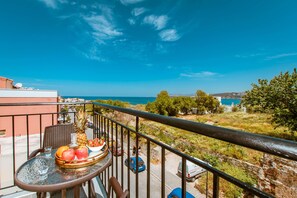 Family Apartment (Side Sea vIew) | Desk, soundproofing, iron/ironing board, free WiFi - Deluxe Suites (Chania)