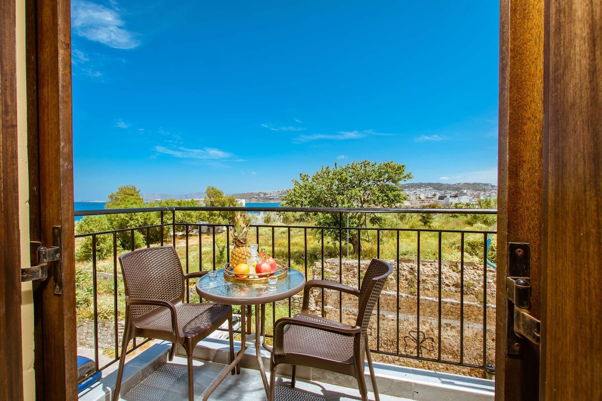 Căn hộ dành cho gia đình (Side Sea vIew) | 1 phòng ngủ, bàn, phòng cách âm, bàn ủi/dụng cụ ủi quần áo