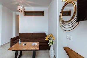 Family Apartment (Side Sea vIew) | Desk, soundproofing, iron/ironing board, free WiFi - Deluxe Suites (Chania)