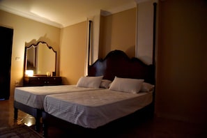 Iron/ironing board, free WiFi, bed sheets