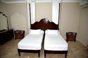 Iron/ironing board, free WiFi, bed sheets