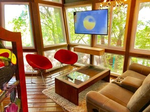 Contemporary Style House | Nappali | Síkképernyős tévé