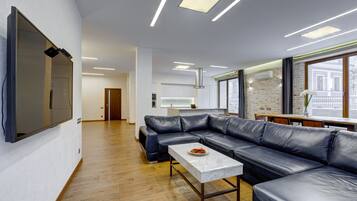 Luxury-Suite | Wohnzimmer | Flachbildfernseher, Pay-TV