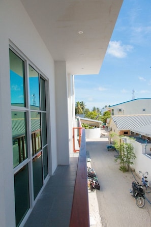 Deluxe Double Room with Balcony and City View | Balcony