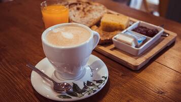 Daily continental breakfast (EUR 9 per person)