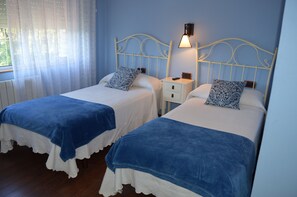 Individually decorated, individually furnished, desk, free WiFi - Casa Jesus Turismo Rural (Cee)