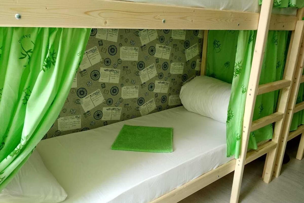 Economy-yhteismajoitus, sekamajoitus (6 beds) | Tallelokero huoneessa, silitysrauta/-lauta, lisävuoteet, ilmainen Wi-Fi