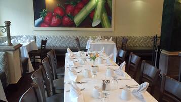 Spécialités Cuisine locale et internationale