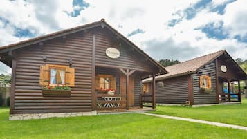 Cabin, 1 Bedroom | Premium bedding, down duvets, memory-foam beds, individually decorated