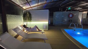 室内游泳池