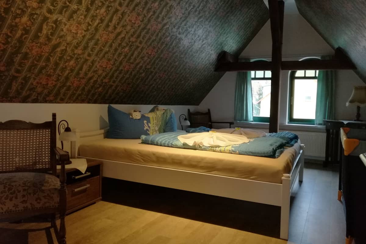 family condo, 2 bedrooms | hypo-allergenic bedding, desk, iron/ironing board, free wifi