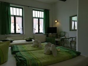 1 bedroom, hypo-allergenic bedding, desk, iron/ironing board - Hotel Villa Alice (Thale)