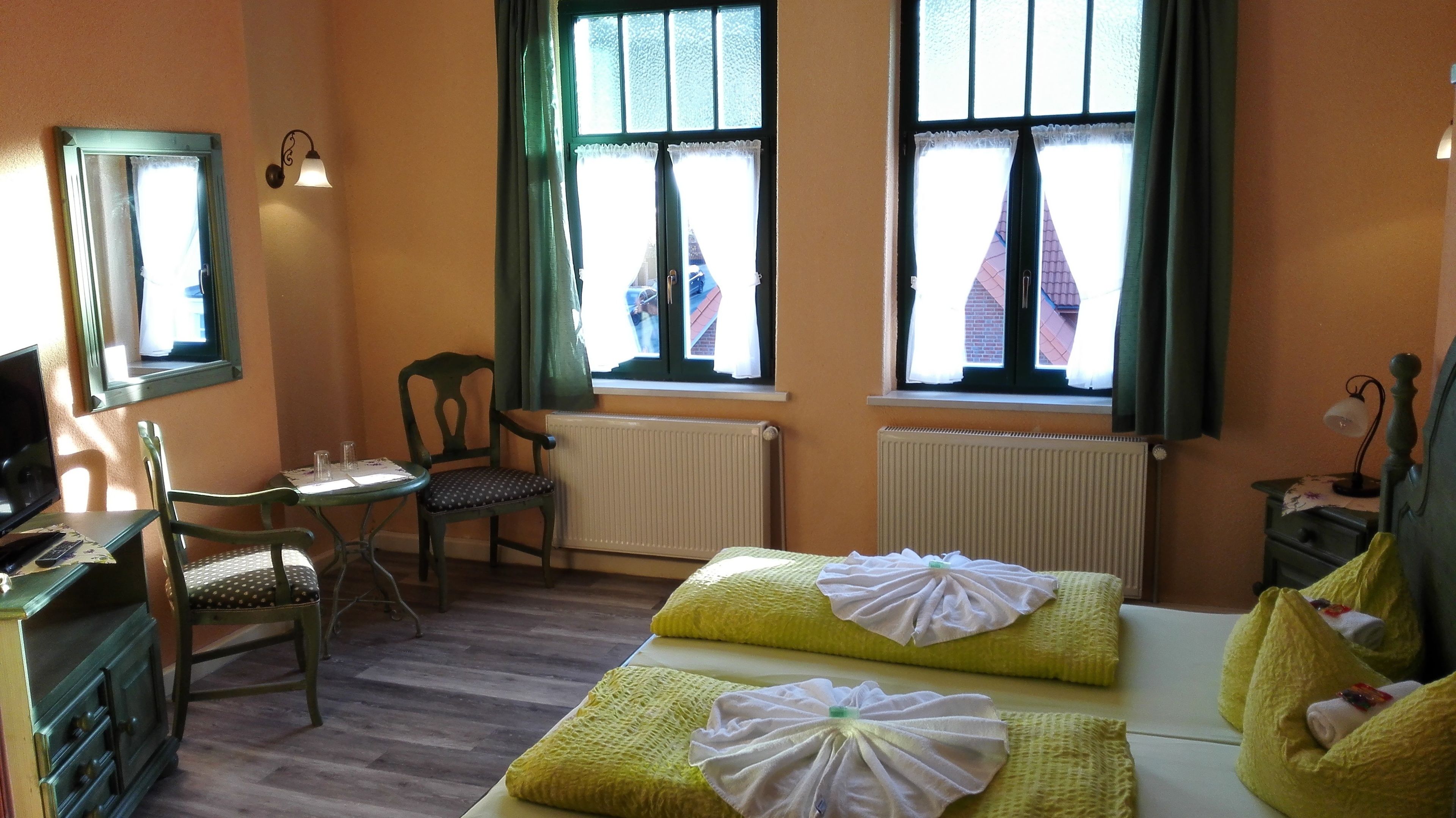 double room | hypo-allergenic bedding, desk, iron/ironing board, free wifi