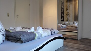 Apartment, 1 Bedroom (Alice) | 1 bedroom, hypo-allergenic bedding, desk, iron/ironing board