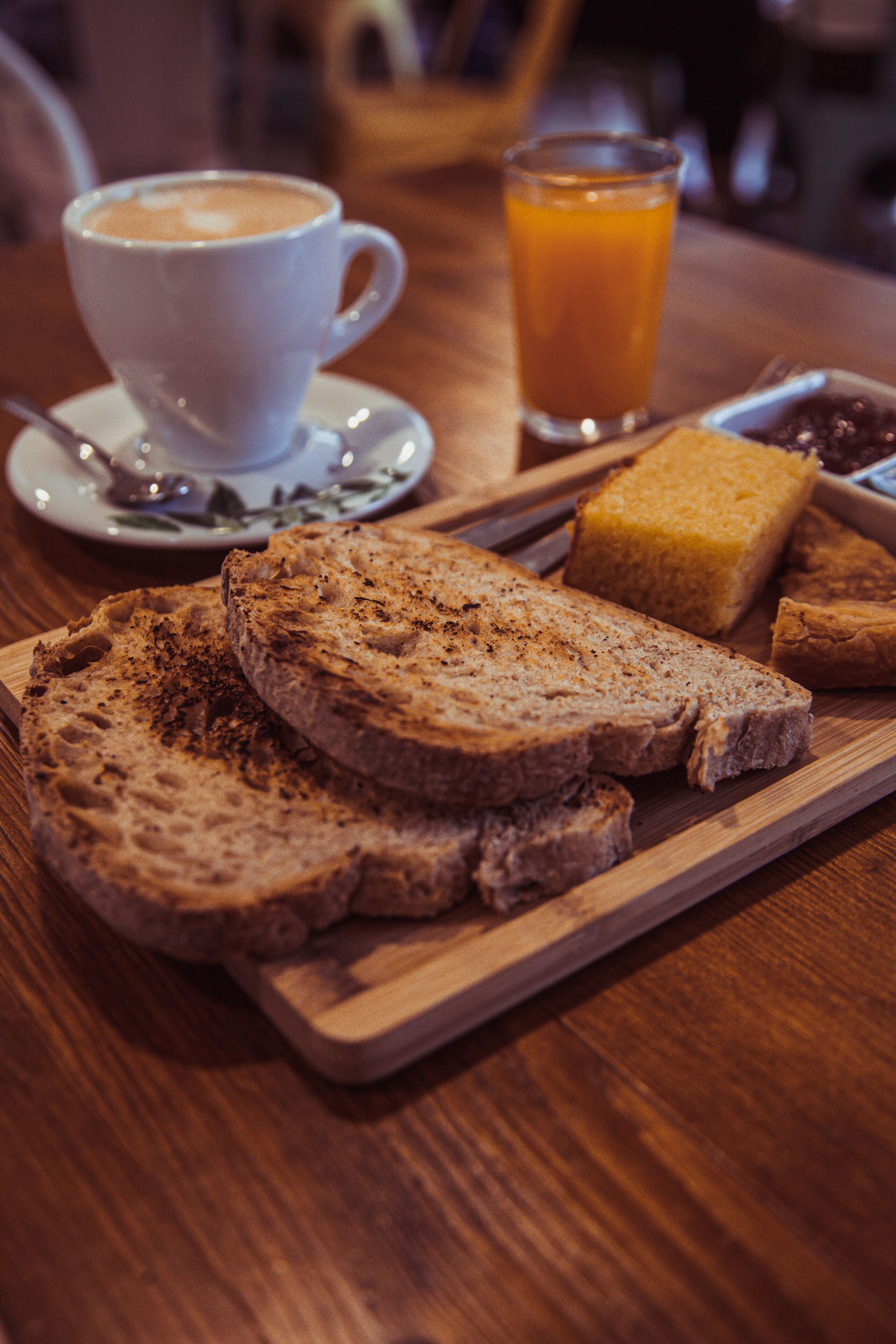 Daily continental breakfast (EUR 9 per person)