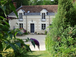 Front of property - La Pomélie (Blere)