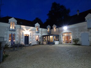 Front of property - evening/night - La Pomélie (Blere)