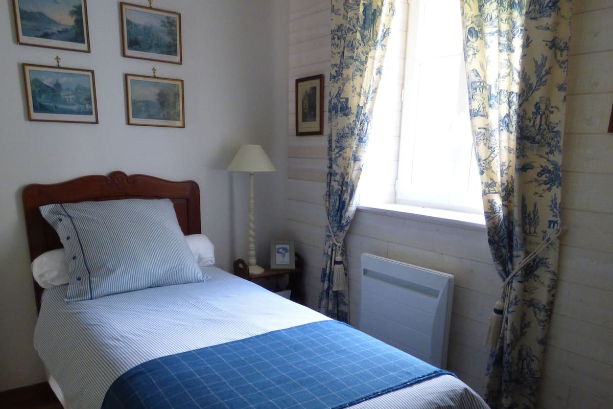 Free cots/infant beds, free WiFi, individually decorated