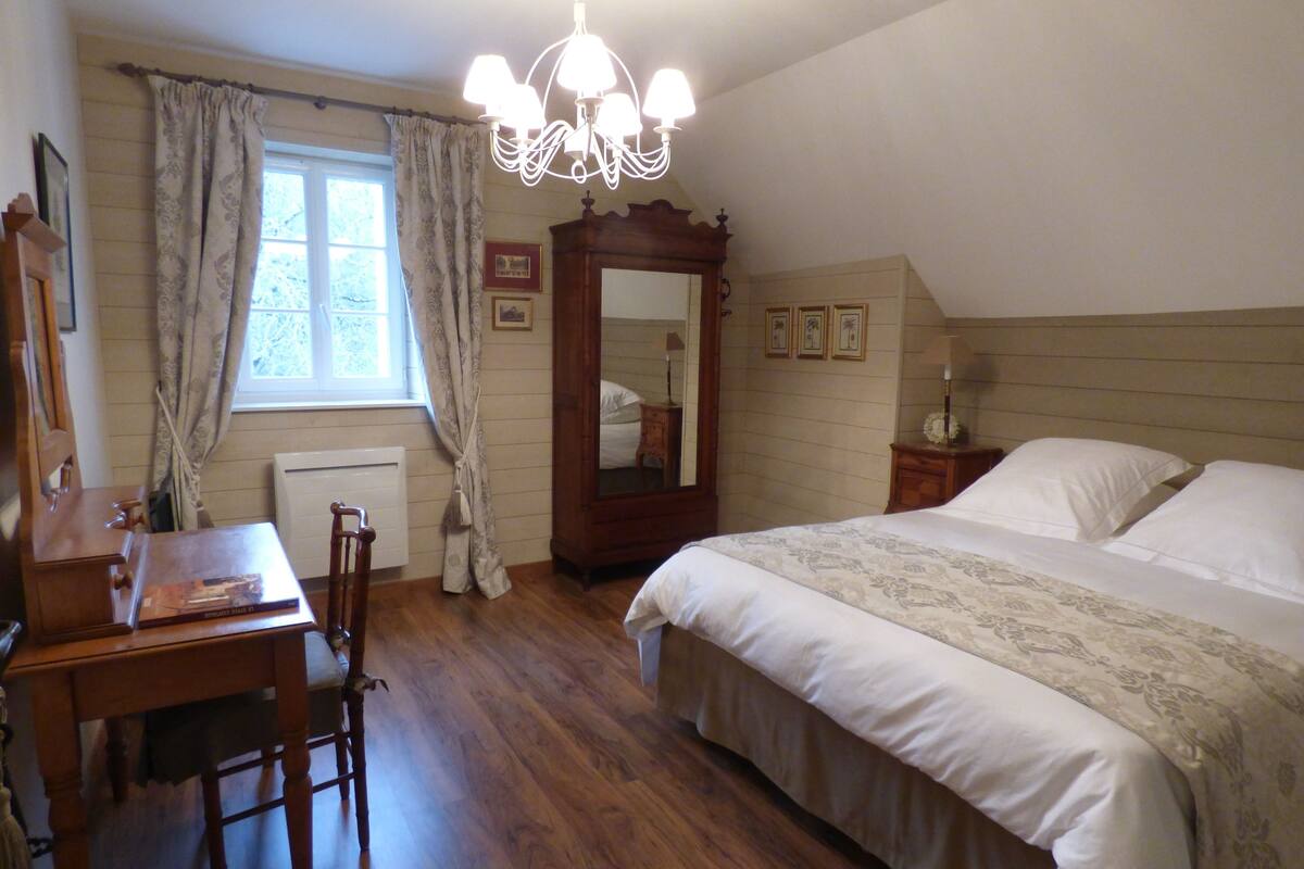 Free cots/infant beds, free WiFi, individually decorated