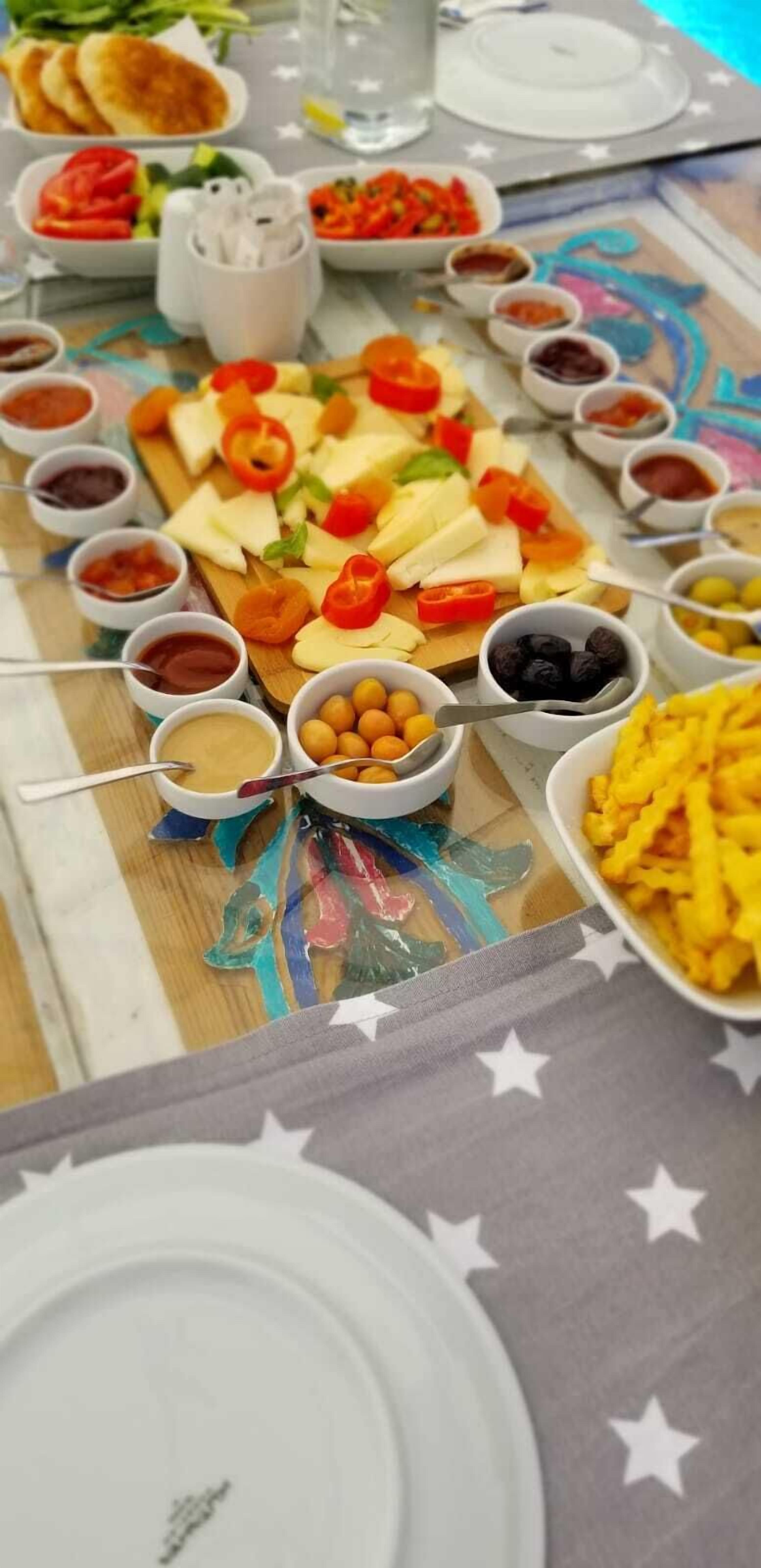 breakfast and dinner served