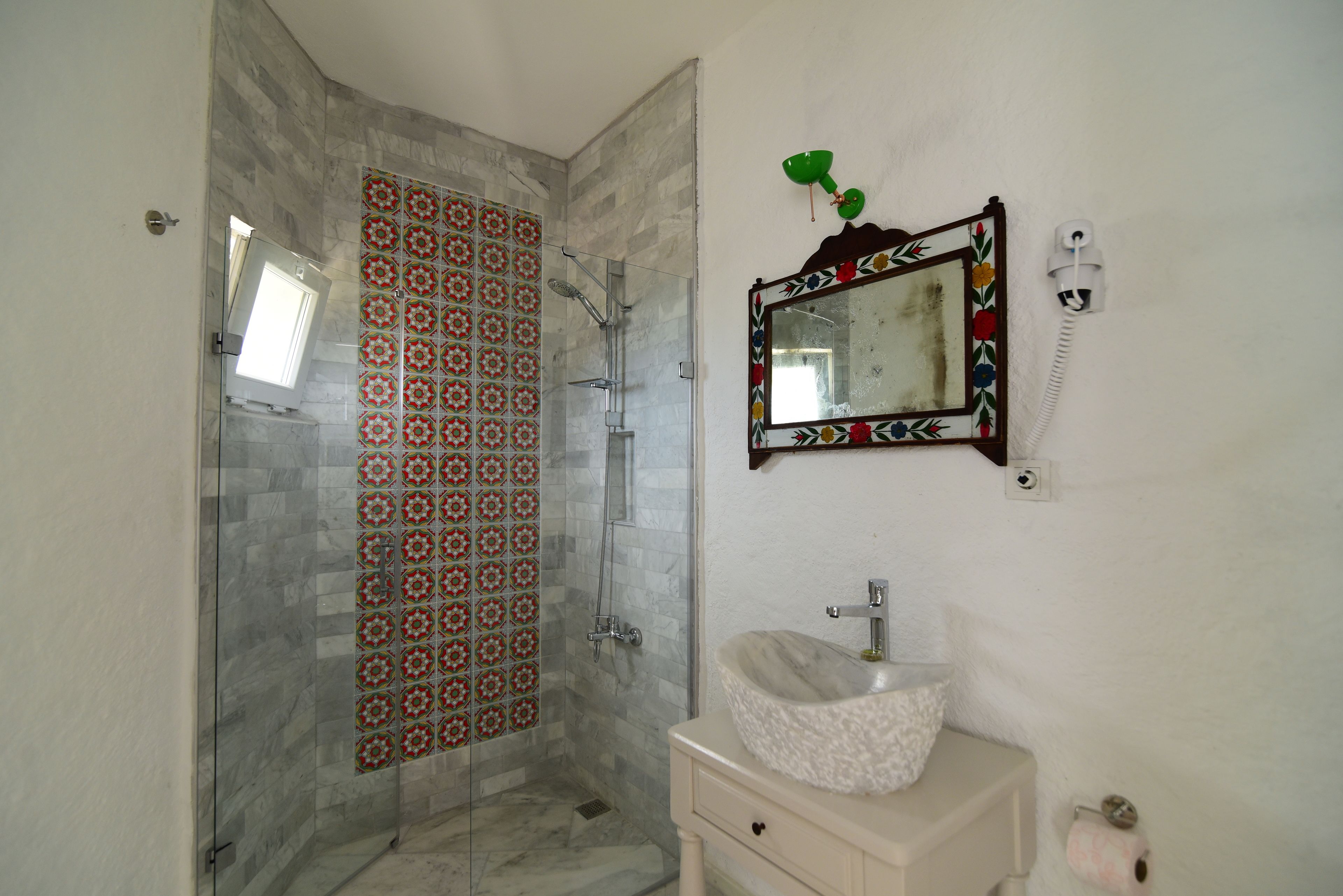 shower, free toiletries, hair dryer, slippers