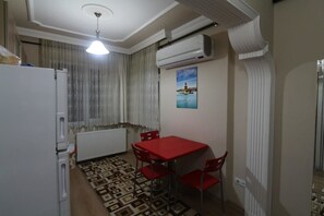 Apartment | Dapur peribadi | Peti sejuk/penyejuk beku saiz penuh 
