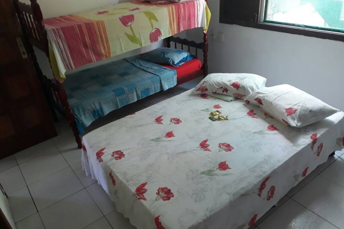 Triple Room | Desk, iron/ironing board, free WiFi, bed sheets