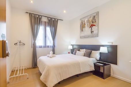 Comfort Double Room, 1 Double Bed, Shared Bathroom | Desk, free WiFi, bed sheets