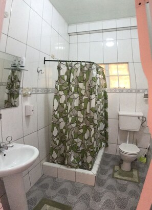 Chaconia Suite | Badkamer | Gratis toiletartikelen