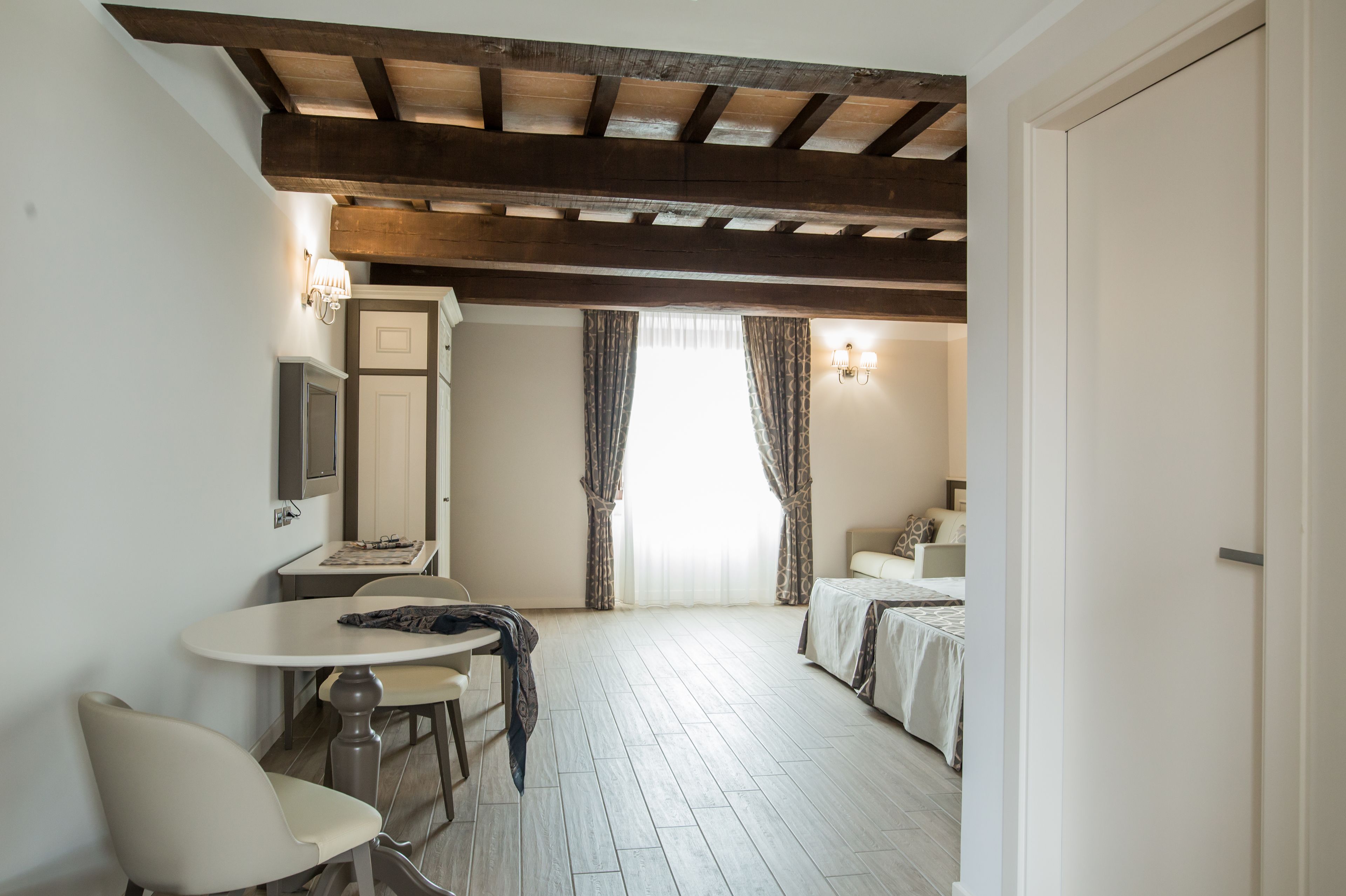 minibar, in-room safe, soundproofing, free wifi