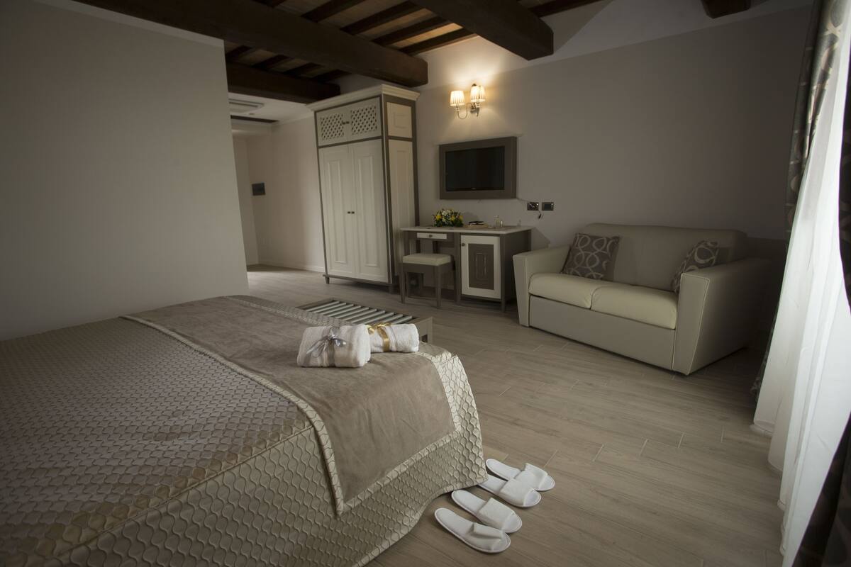 minibar, in-room safe, soundproofing, free wifi