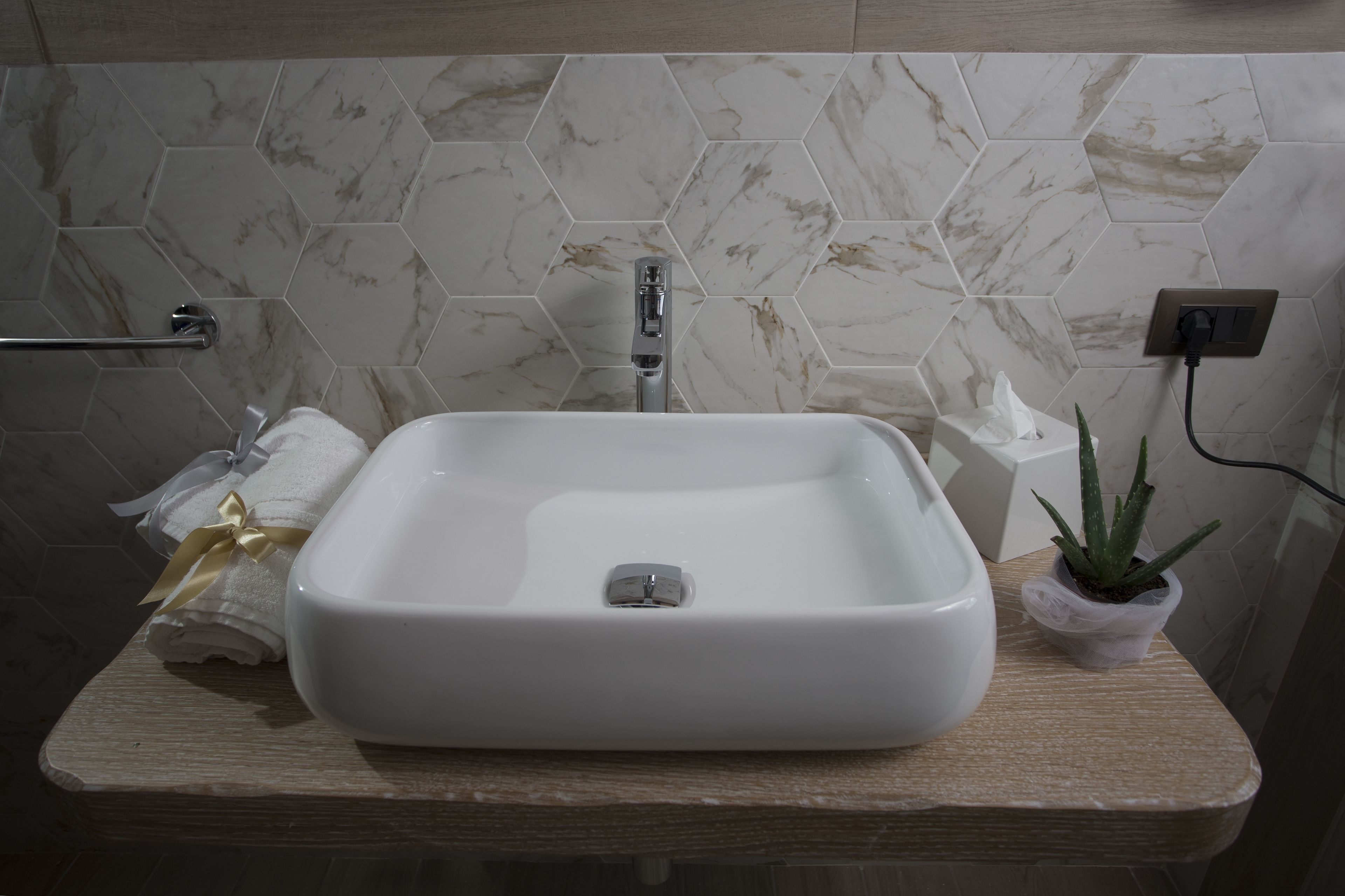 classic double room | bathroom sink