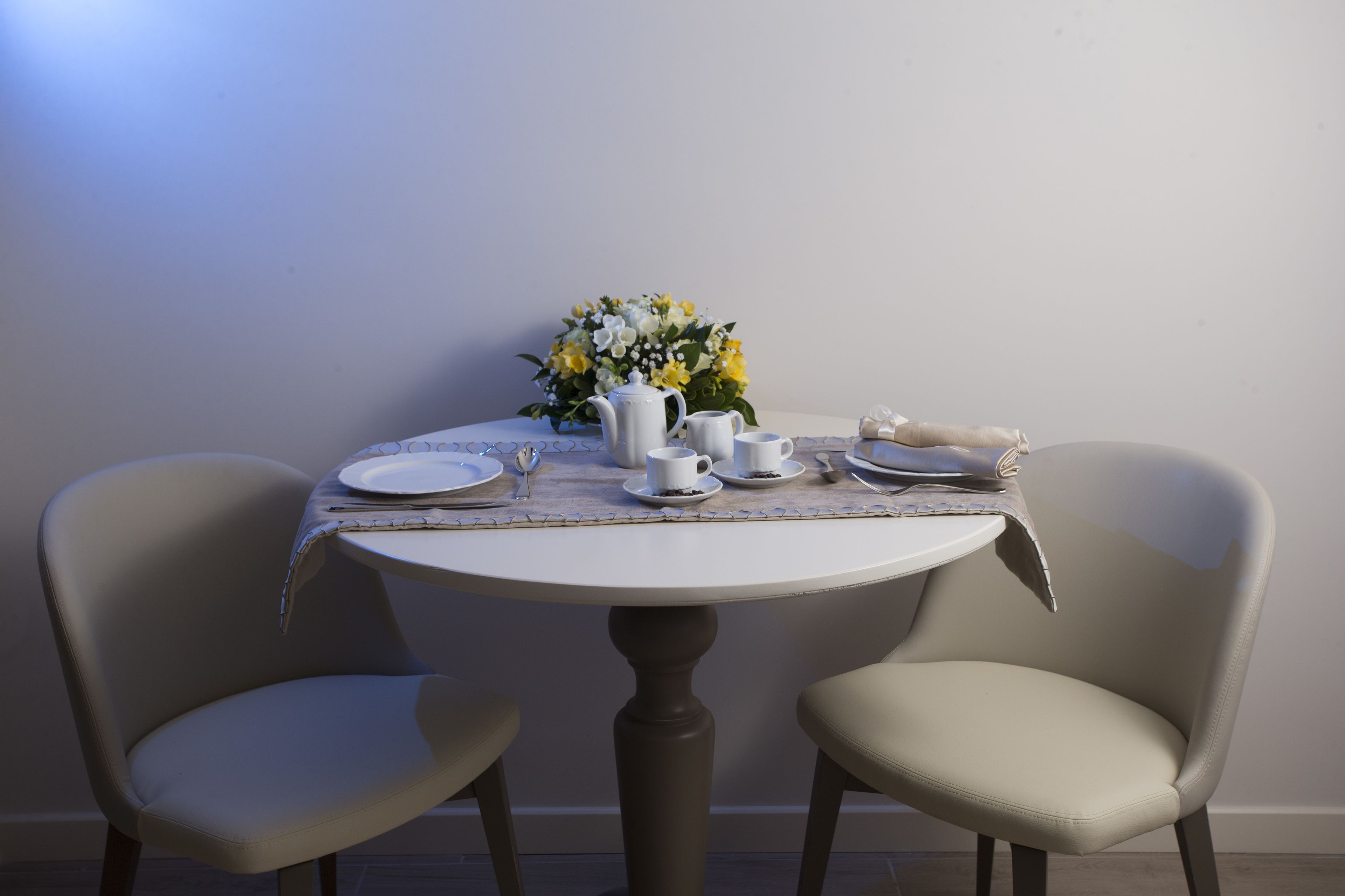 classic double room | bathroom amenities | bidet, towels