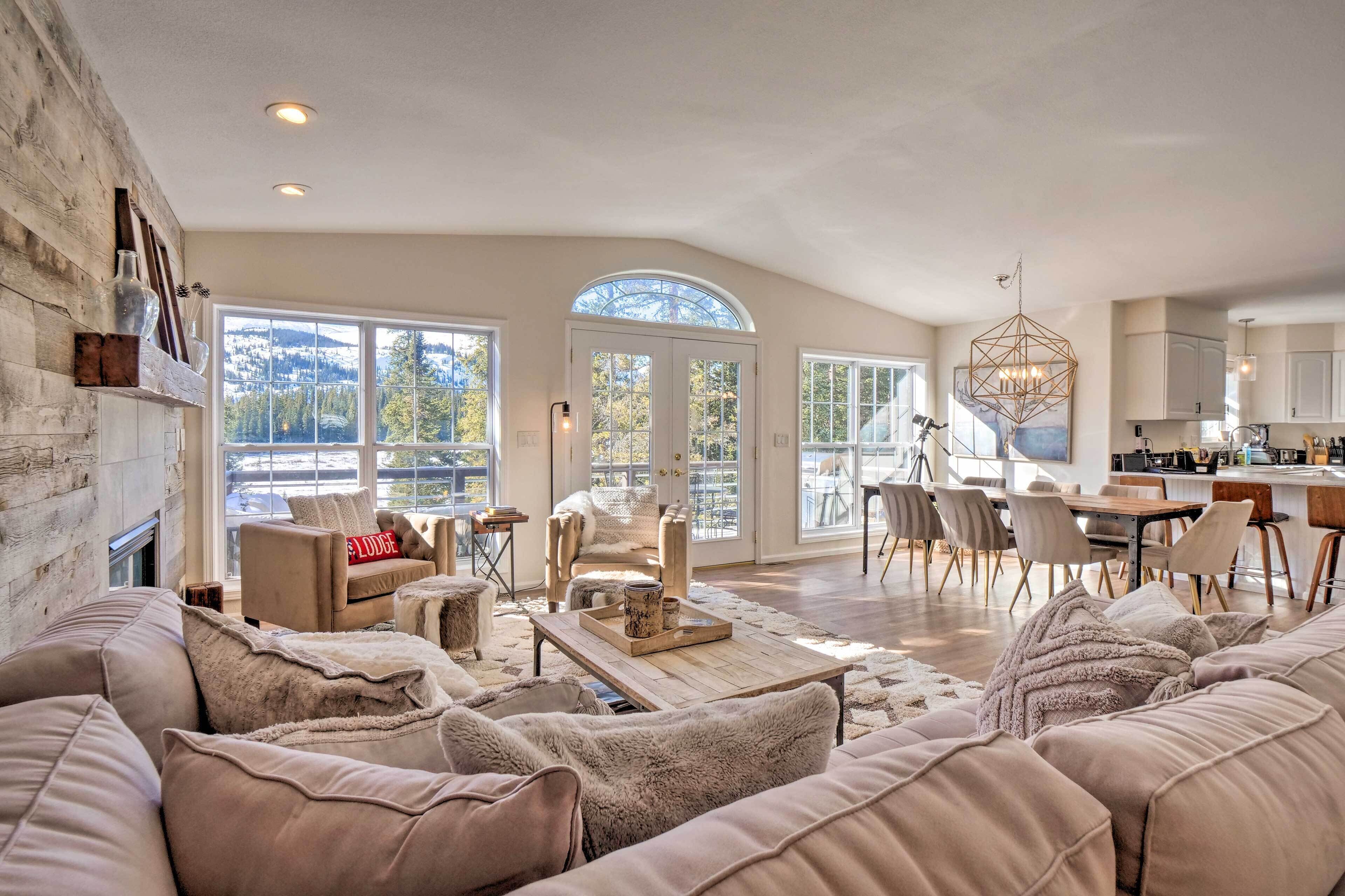 ‘Nomad Haus’ w/ Mtn Views & Deck - 25 Mi to Breck!