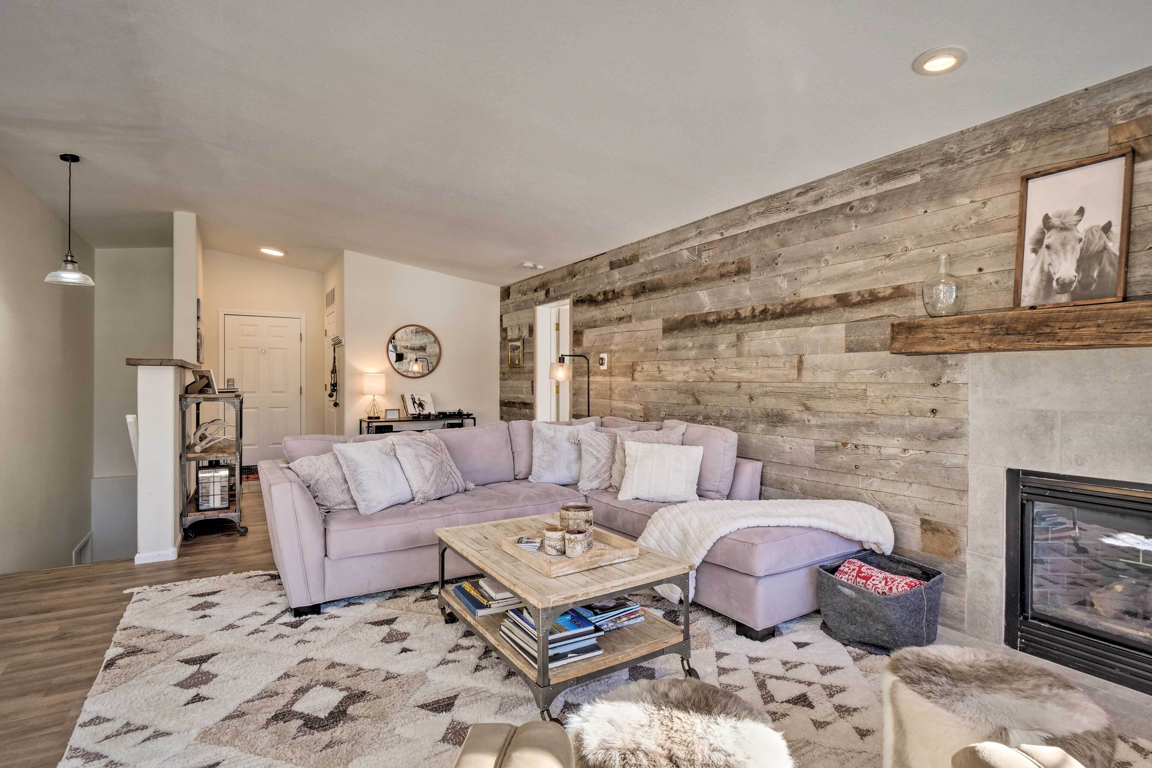 ‘Nomad Haus’ w/ Mtn Views & Deck - 25 Mi to Breck!