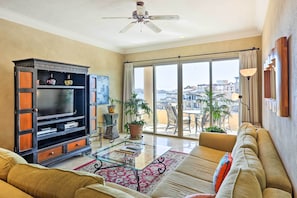 Fernseher, DVD-Player, Bücher