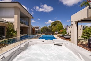 Piscina externa, piscina aquecida